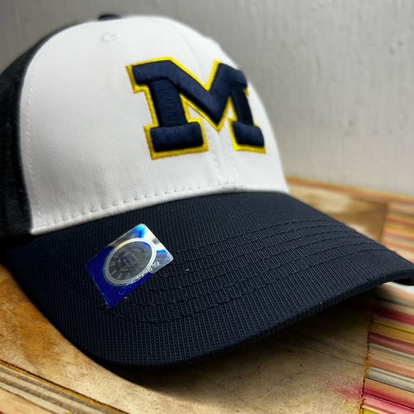 NWOT Michigan Wolverines Blue/White/gray
Adjustable Strap-back Hat - Picture 8 of 8